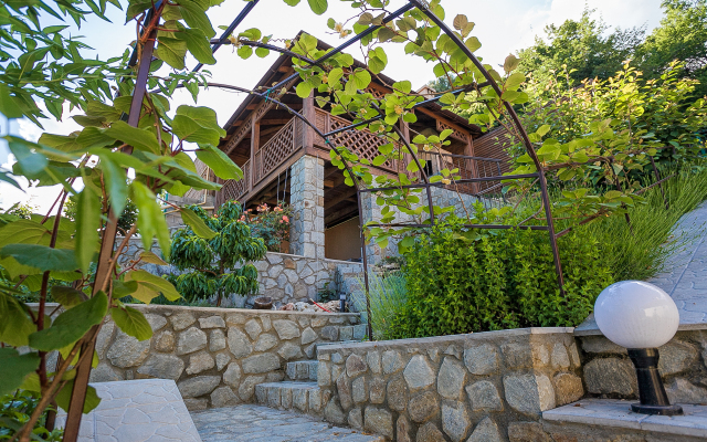 Roza Vetrov Guest House