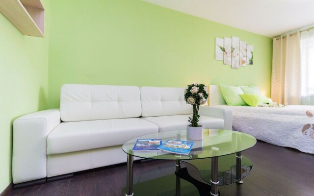 Apartamenty Trekhkomnatnye V 10 Minutakh Ot Tsentra Flat
