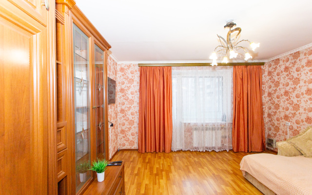 Komfortnaya Chetyrekhkomnatnaya Kvartira V Tsentre Novosibirska Flat