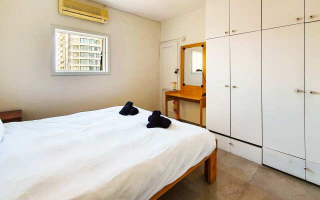 Charming 3 Bdr Sea View Bat Yam #B5 Apartments