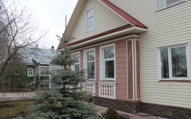 Cottage near Rybakoe metro Guest House