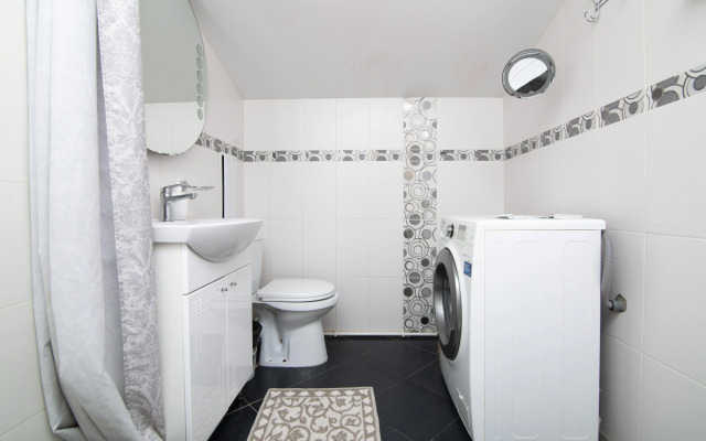 Апартаменты Трехкомнатная квартира на ул. Колхозной 112