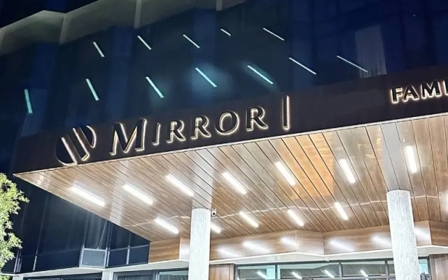 Отель Mirror Family