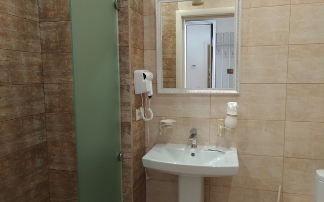 8 Avenyu Hotel