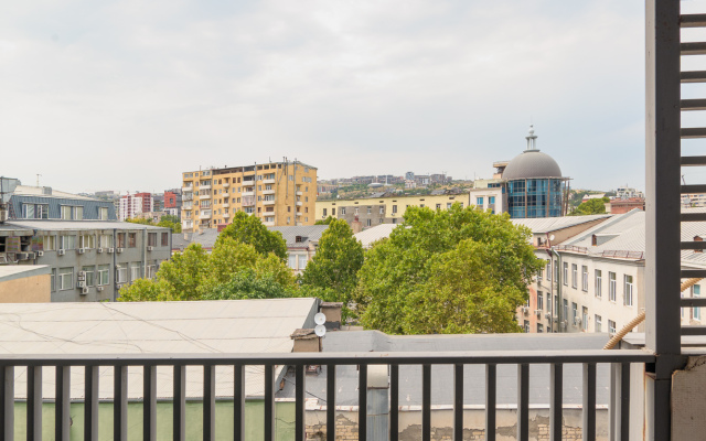 Prostornaya Kvartira v Delovom Tsentre Tbilisi Flat