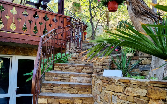 Shalyapin House Guest House