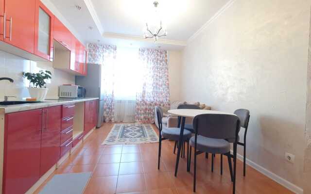 3-Kh s 3-Mya Krovatyami, Divanom i 2 Konditsionerami Apartments