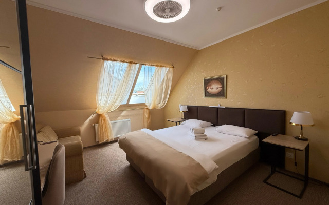 Renessans Hotel