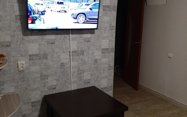 Trekhkomnatnaya Kvartira V Tsentre Na Poptsova