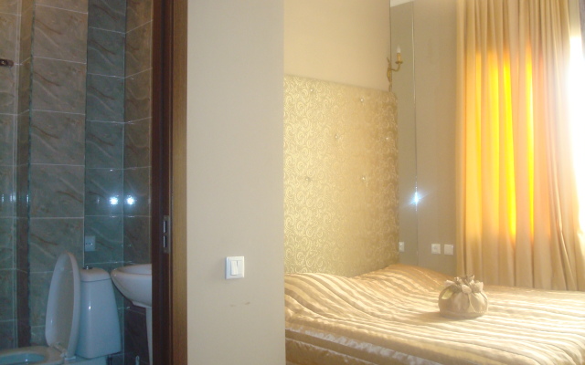 Happy Holiday Hotel