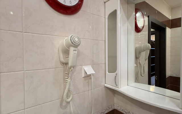 Tut Khorosho Na Surikova 53a 2 Flat