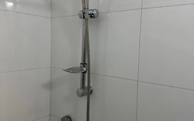 Gorodskoye Spokoystvie 2 Vannye 2 Kukhni Flat