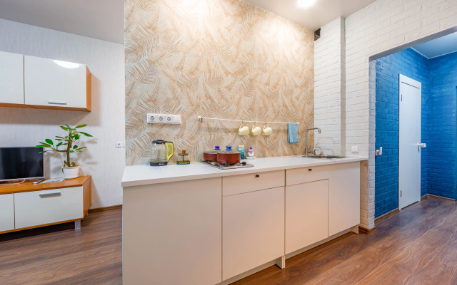 Апартаменты на Крестинского павлин