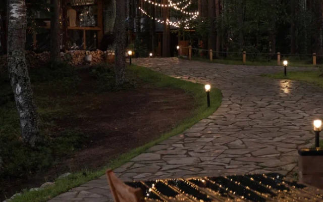 We Lodge Hotel