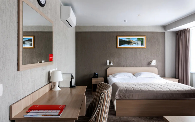 Azimut Kemerovo Hotel 