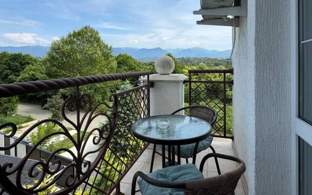 With balconies and mountain views on Meletyan 5a Flat