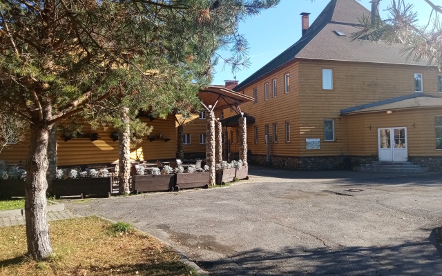 Chesnava Park-Hotel