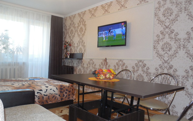 Tryohkomnatnye  v Centre Goroda Apartments