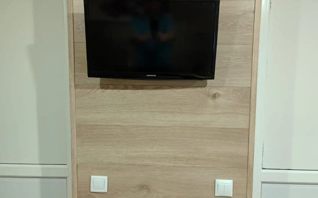 Частный дом с баней и пирсом на берегу пруда