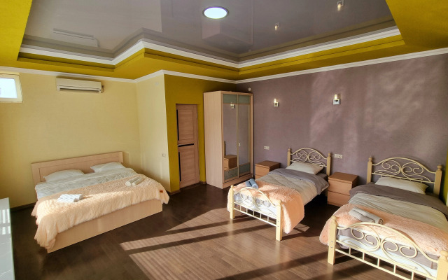 Taunhaus s Panoramnoj Kryshej Private House