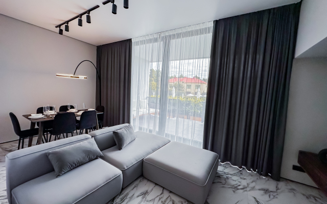 Dvukhurovnevye s basseynom Apartments