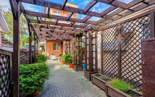 Yana Guest House