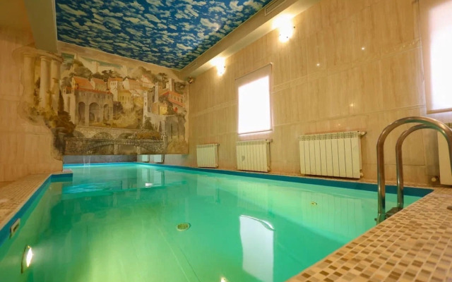 Hotel Monarkh
