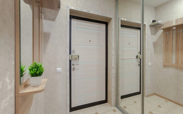Na Ulitse Novo-Sadovaya 215B Flat
