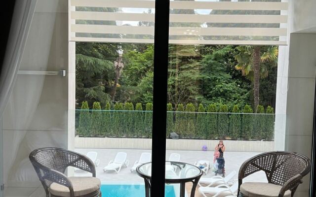 Апартаменты с большим бассейном