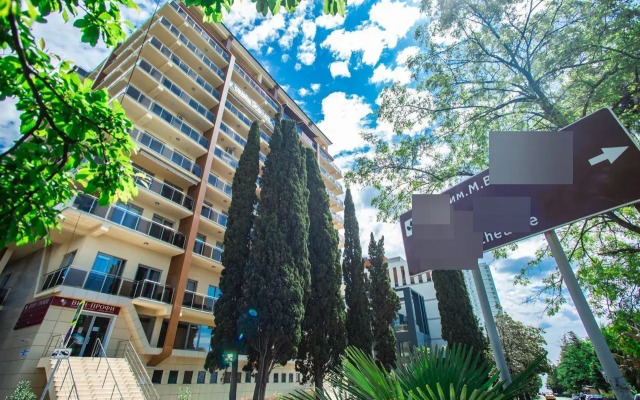 Na Chernomorskoy 6 55 Flat