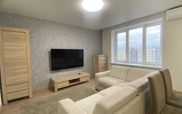 U Metro Grushevka Apartments