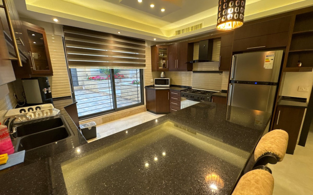 Апартаменты 2 En-suite Rooms Central & Garden Terrace