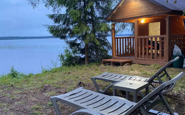 s Baney na Beregu Ozera Chalet