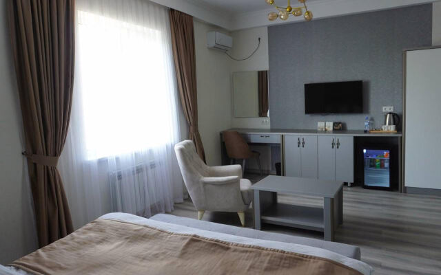 Dora Hotel