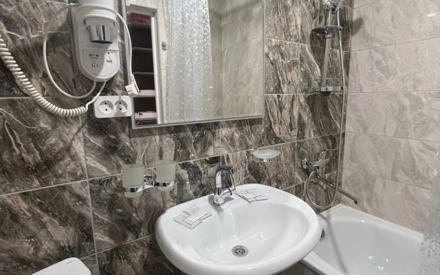Hotel Gostinichno-Restorannyij Kompleks ZIHIYa