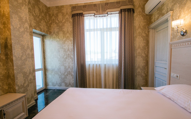 Goluboe Ozero Hotel