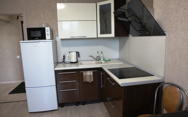 Apartamenty DLH - Trehkomnatnye u dendroparka Sinagina