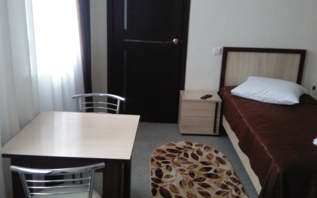 Yo-Moyo Hotel