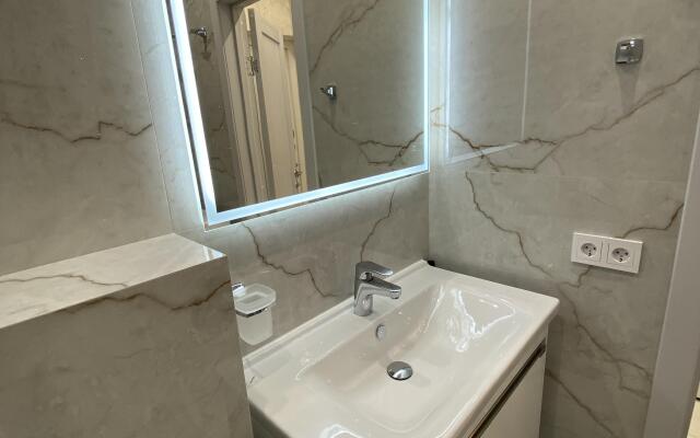 S Bassejnom ZhK Morskaja Simfonija Apartments