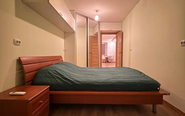 V 5 Minutakh Ot Volzhskoy Naberezhnoy Flat