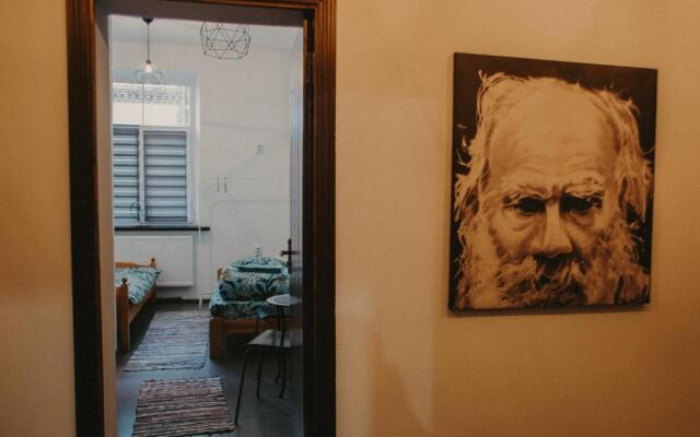 Tolstoy Art Hostel
