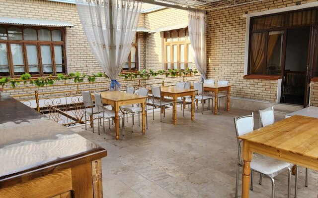 Parvina Hotel