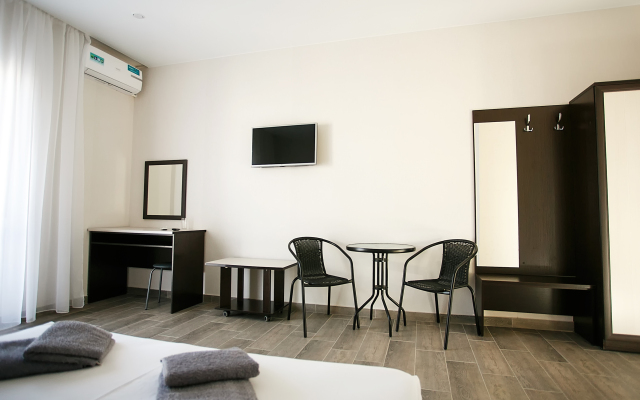 Diamond Delux Guest House