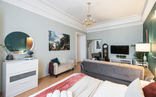 Квартира GM Apartments в Сталинской высотке