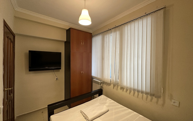 2-K Kvartira na Ulitse Khorenatsi XO253 Flat