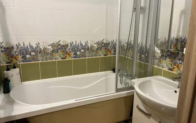 Prostornaya Yevrodvushka V Tsentre Flat