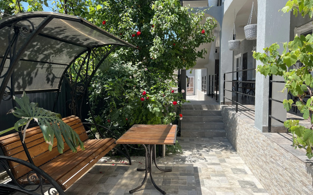 Izumrudny Guest house