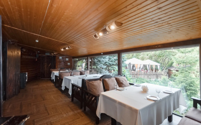 Курортный отель Poiana Bradului Complex Hotelier & Restaurant