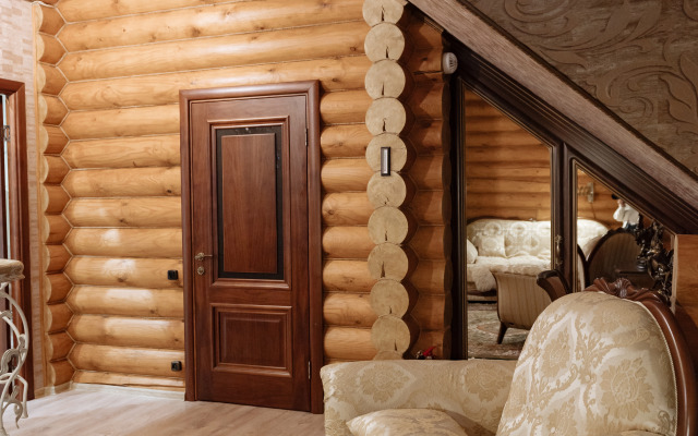 Частный дом на берегу реки