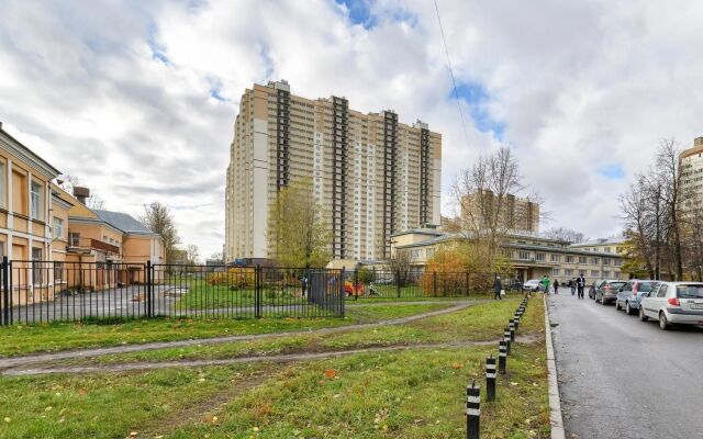 Evrodvuhkomntantaya U Metro I Razvodnogo Mosta Flat